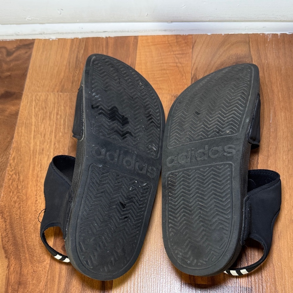 Adidas Kids Black Slide Sandals - Picture 5 of 7